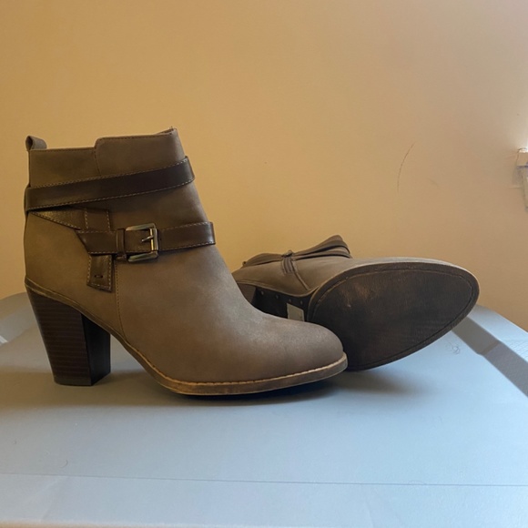 Boots - Picture 2 of 2